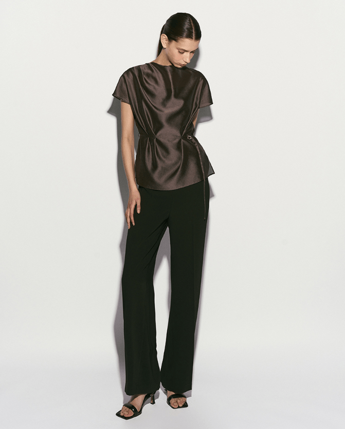 TryTryLook AI fashion example https://static-1326352035.cos.ap-guangzhou.myqcloud.com/style/12852d54-0278-4777-a60a-eba6f9d35c5e.png