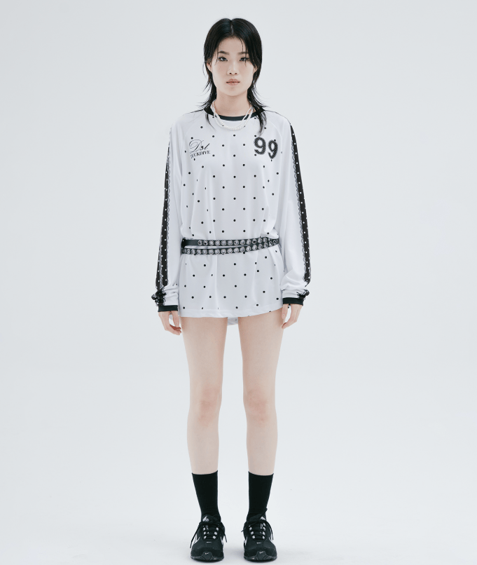 TryTryLook AI fashion example https://static-1326352035.cos.ap-guangzhou.myqcloud.com/style/678ccb82-b9b9-48f5-b9f7-891ac541b92d.png