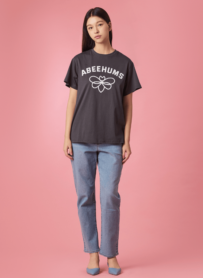 TryTryLook AI fashion example https://static-1326352035.cos.ap-guangzhou.myqcloud.com/style/7deedef1-43ba-4835-8da7-07246cbb9c97.png