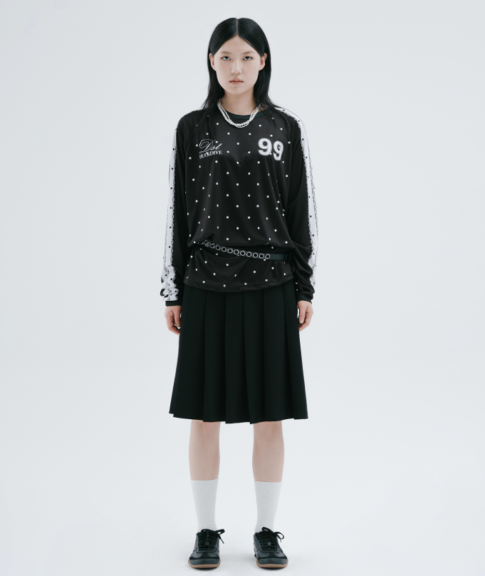 TryTryLook AI fashion example https://static-1326352035.cos.ap-guangzhou.myqcloud.com/style/999a7a98-7b1d-4ffc-a72b-8da0ffd456a7.png