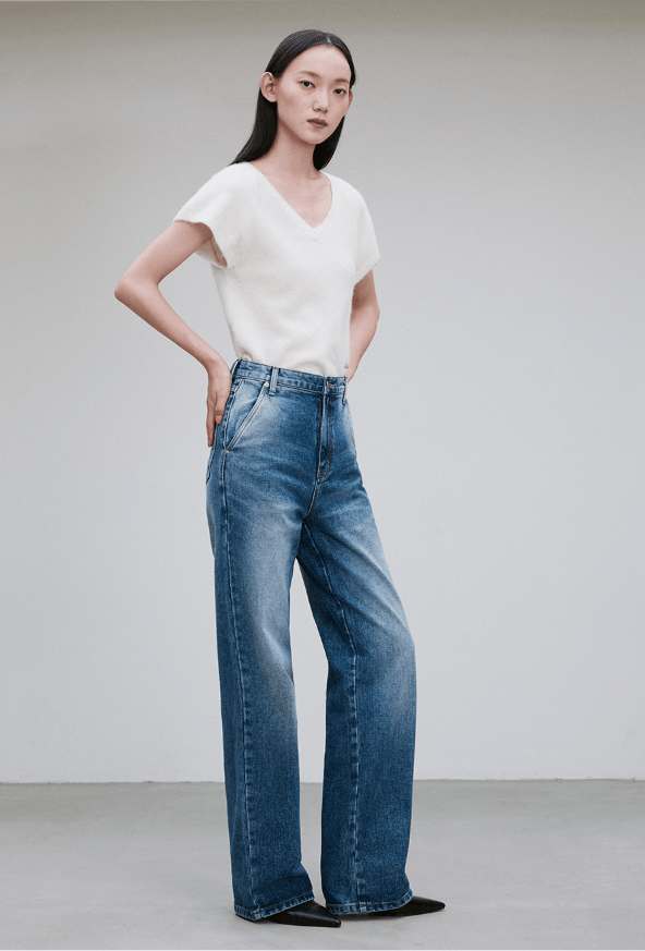 TryTryLook AI fashion example https://static-1326352035.cos.ap-guangzhou.myqcloud.com/style/a85fe72c-2d6f-4008-a186-4286e8c09f01.png