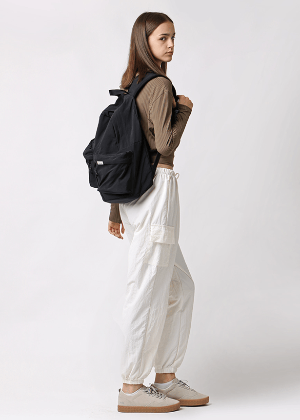 TryTryLook AI fashion example https://static-1326352035.cos.ap-guangzhou.myqcloud.com/style/b3e0d34d-7f67-47c0-9b05-85055f35db78.png