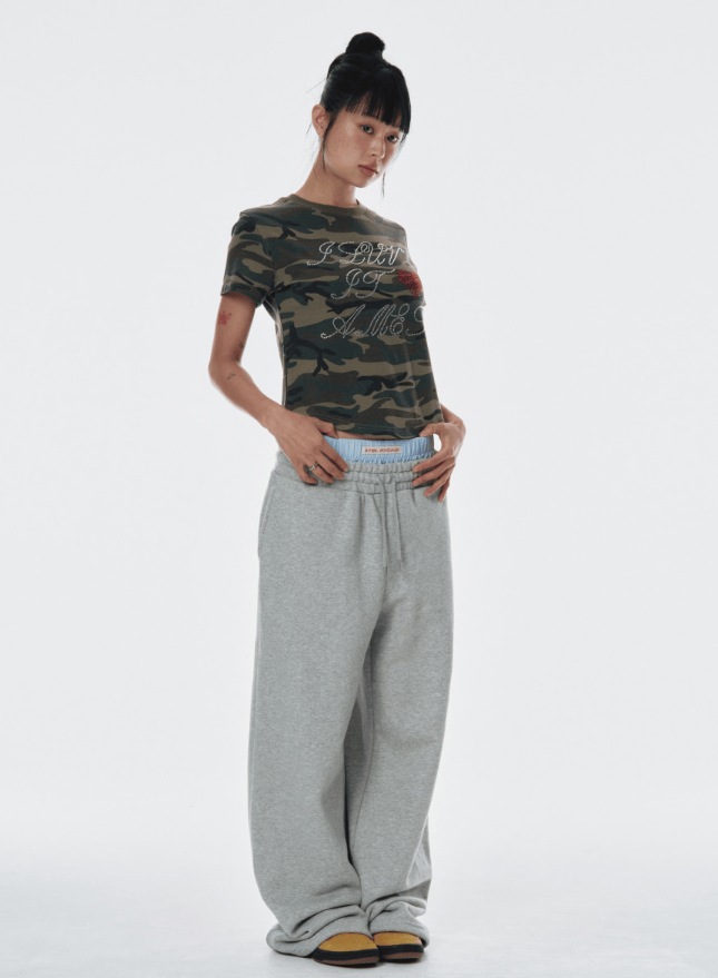 TryTryLook AI fashion example https://static-1326352035.cos.ap-guangzhou.myqcloud.com/style/d14d7289-a45b-4c9a-9c10-ada7eaca123d.png