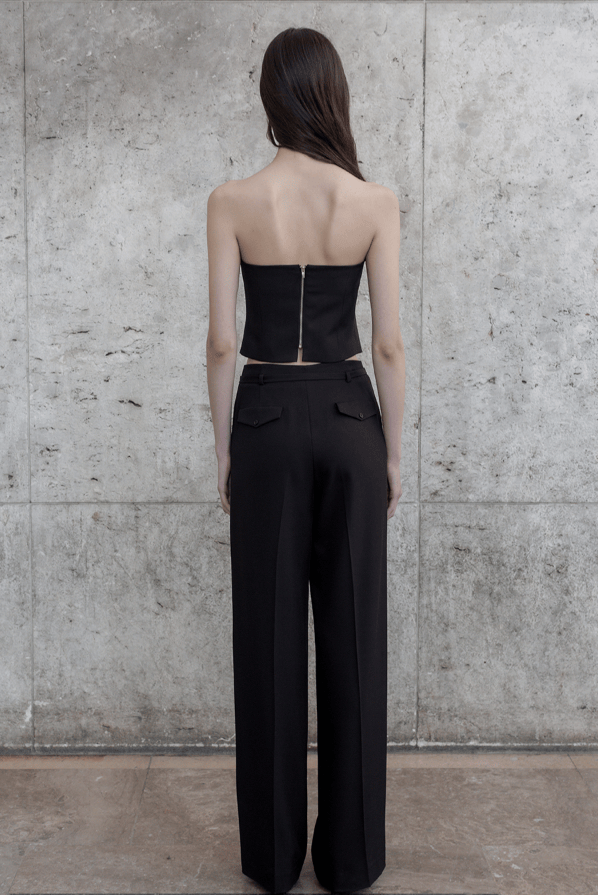 TryTryLook AI fashion example https://static-1326352035.cos.ap-guangzhou.myqcloud.com/style/ddaa3e76-02fe-4425-bcb0-a0b4dd38176b.png