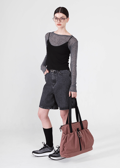 TryTryLook AI fashion example https://static-1326352035.cos.ap-guangzhou.myqcloud.com/style/f0eb77ca-7911-4598-be20-56756e5e20e0.png